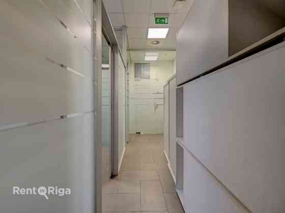 Сдается в аренду офисное помещение на пересечении улиц Мuitas и Citadeles, на 1-м этаже, с Рига