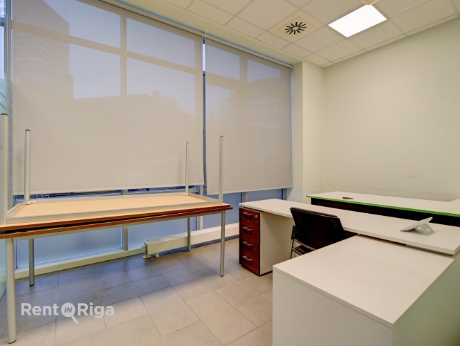 Iznomā biroja telpas Muitas un Citadeles ielu krustojumā, 1. stāvā, ar atsevišķu ieeju. Rīga - foto 3