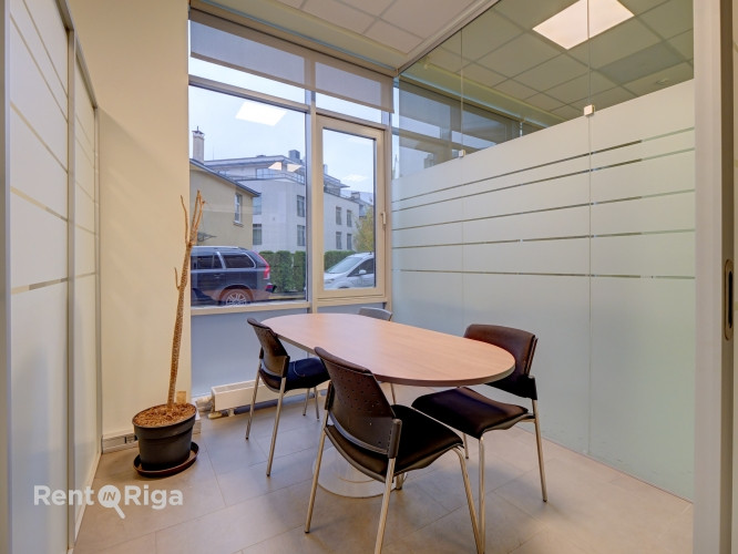 Iznomā biroja telpas Muitas un Citadeles ielu krustojumā, 1. stāvā, ar atsevišķu ieeju. Rīga - foto 4