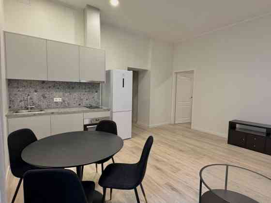 Mеблированная 2-комнатная квартира в Тихом центре Риги.  Квартира с высокими Rīga