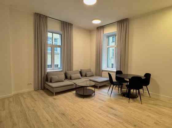 Mеблированная 2-комнатная квартира в Тихом центре Риги.  Квартира с высокими Rīga