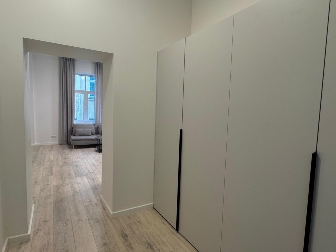 Izīrē plašu mēbelētu 2-istabu dzīvokli Rīgas prestižajā Klusajā centrā.  Dzīvoklim ir Rīga - foto 8