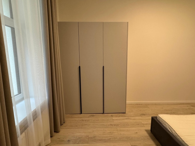 Izīrē plašu mēbelētu 2-istabu dzīvokli Rīgas prestižajā Klusajā centrā.  Dzīvoklim ir Rīga - foto 6