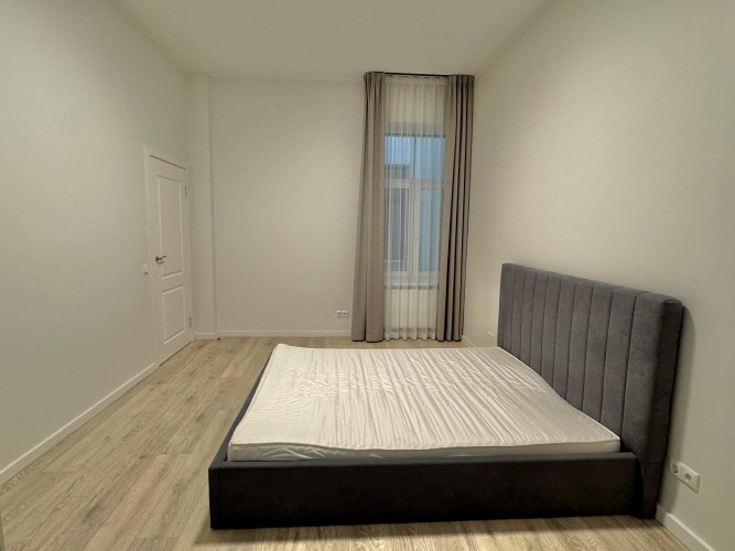 Izīrē plašu mēbelētu 2-istabu dzīvokli Rīgas prestižajā Klusajā centrā.  Dzīvoklim ir Rīga - foto 7