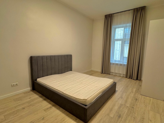 Izīrē plašu mēbelētu 2-istabu dzīvokli Rīgas prestižajā Klusajā centrā.  Dzīvoklim ir Rīga - foto 5