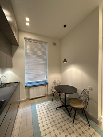 Pārdod elegantu 2 istabu dzīvokli Rīgas centrā  Piedāvājumā  skaists, pārdomāts un Rīga - foto 8