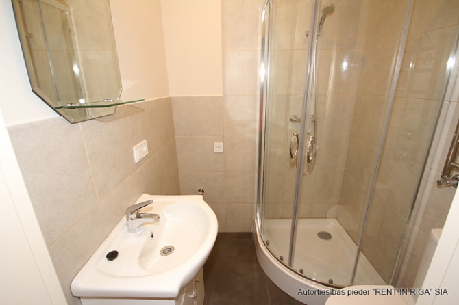 Tiek izīrēts gan ilgtermiņā, gan pa mēnešiem  -mēbelēts 1 istabas studio tipa dzīvoklis ar Rīga - foto 6