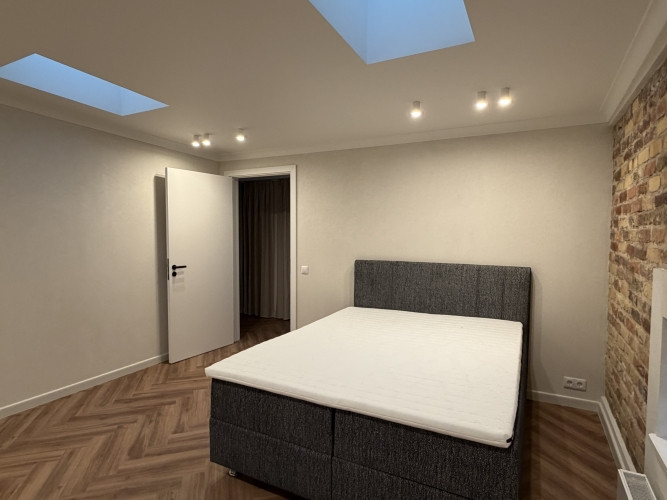 Trīs guļamistabu dzīvoklis ar terasi, stāvvietu un noliktavu.   Ilgtermiņā tiek izīrēts Rīga - foto 11