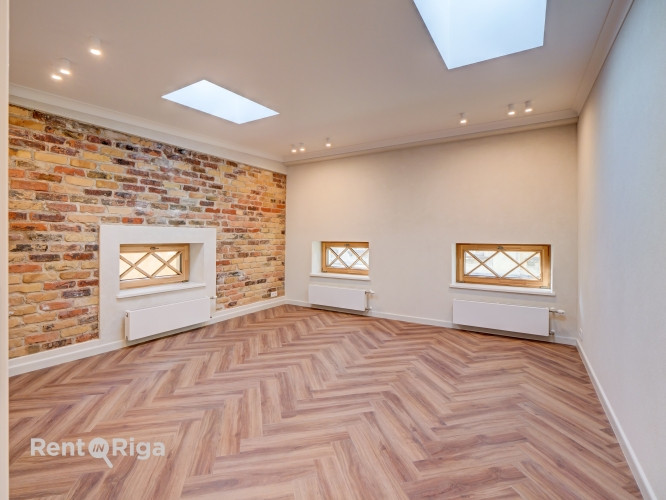Trīs guļamistabu dzīvoklis ar terasi un stāvvietu.   Ilgtermiņā tiek izīrēts jauns un pilnībā renovē Рига - изображение 8