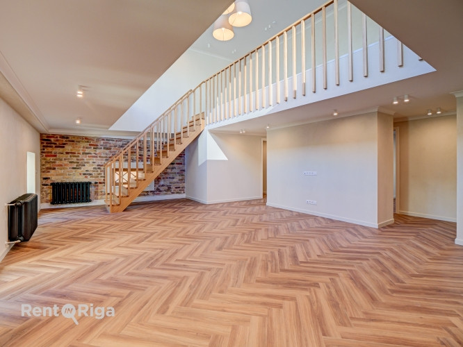 Trīs guļamistabu dzīvoklis ar terasi un stāvvietu.   Ilgtermiņā tiek izīrēts jauns un pilnībā renovē Рига - изображение 3