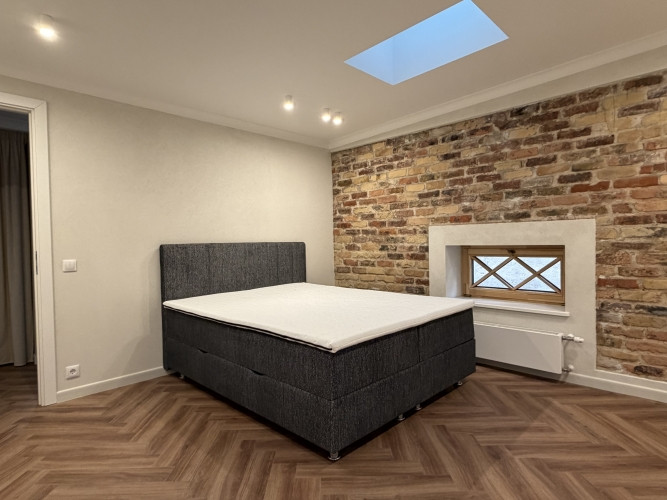 Trīs guļamistabu dzīvoklis ar terasi, stāvvietu un noliktavu.   Ilgtermiņā tiek izīrēts Rīga - foto 10