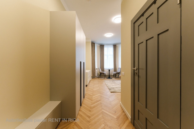 Mēbelēts Studio dzīvoklis Rīgas Centrā.  Tas atrodās restaurētā vēsturiskā jūgendstila Rīga - foto 8