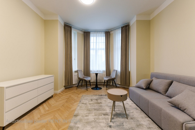 Mēbelēts Studio dzīvoklis Rīgas Centrā.  Tas atrodās restaurētā vēsturiskā jūgendstila Rīga - foto 2