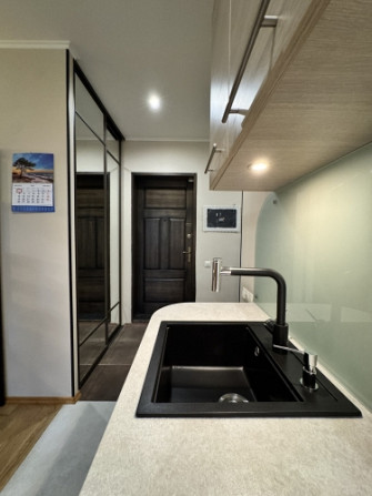 Dzīvoklis Rīgas centrā ar autostāvvietu!  Ilgtermiņā tiek izīrēts 3-istabu dzīvoklis, pēc Rīga - foto 5