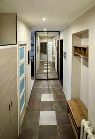 Dzīvoklis Rīgas centrā ar autostāvvietu!  Ilgtermiņā tiek izīrēts 3-istabu dzīvoklis, pēc Rīga - foto 3