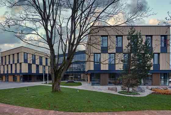 Biroja telpas A klases biroju ēkā Mežaparkā.  Telpas ir piemērotas salonam, veikalam vai birojam, un Рига