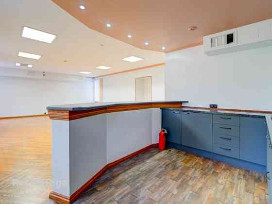 Офис открытого типа вместе со своей кухней.  Предлагаем в аренду удобное и Rīga