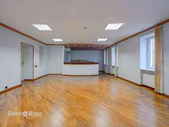 Офис открытого типа вместе со своей кухней.  Предлагаем в аренду удобное и Rīga