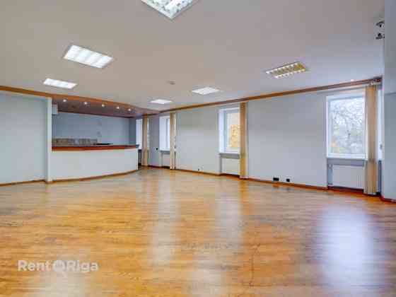 Офис открытого типа вместе со своей кухней.  Предлагаем в аренду удобное и Rīga