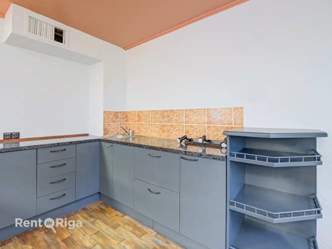 Atvērtā tipa birojs kopā ar savu virtuvi.  Piedāvājam nomai ērtu un funkcionālu biroja telpu Rīga - foto 3