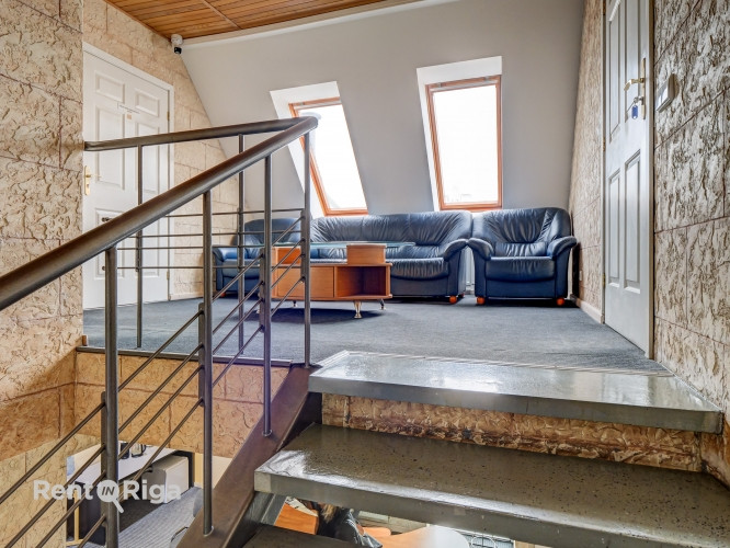 Офис на третьем этаже с двумя отдельными кабинетами и приёмной.  Предлагаем в Рига - изображение 7