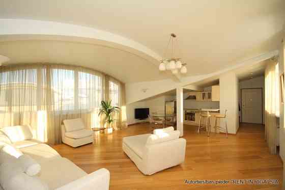 Элегантная 2-комнатная квартира с частной террасой на крыше в престижном Рига