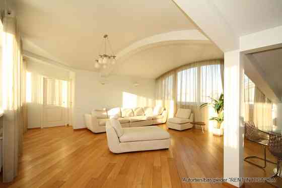 Элегантная 2-комнатная квартира с частной террасой на крыше в престижном Рига