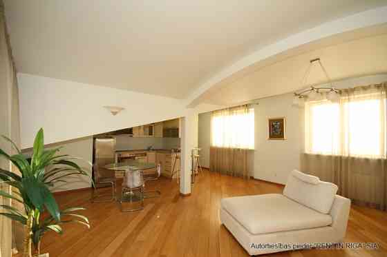Элегантная 2-комнатная квартира с частной террасой на крыше в престижном Рига