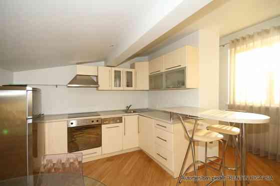 Элегантная 2-комнатная квартира с частной террасой на крыше в престижном Рига