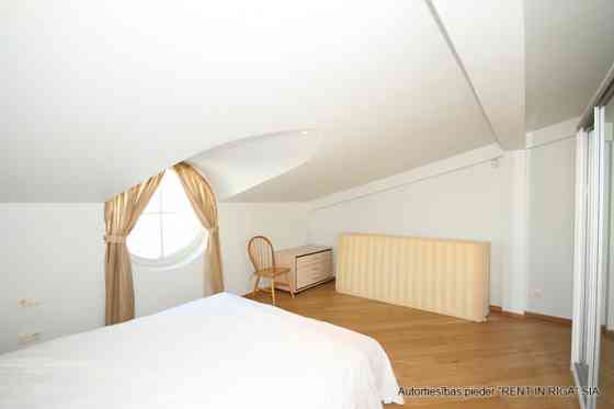 Элегантная 2-комнатная квартира с частной террасой на крыше в престижном Рига