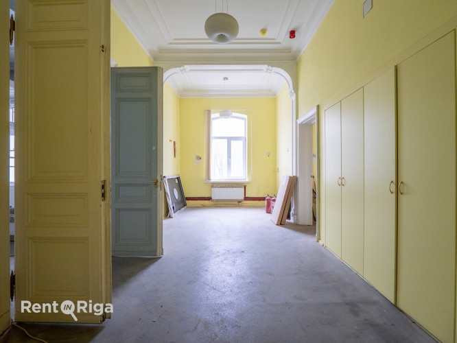 Izīrē komerctelpas Jūgendstila ēkā pilsētas centrā!  Piedāvājumā gaišas un plašas Rīga - foto 7
