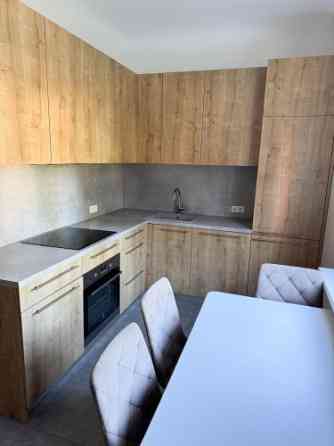 Izīrē gaišu un mājīgu 3 istabu dzīvokli Āgenskalnā!  Māja ar trīs stāviem un četriem dzīvokļiem, tāp Рига