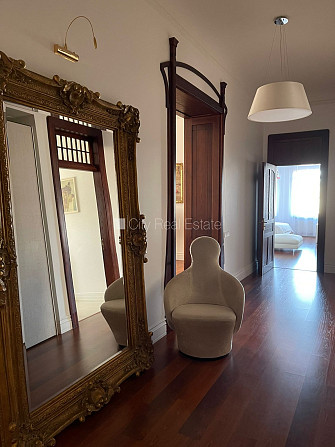 Pagalma māja, renovēta māja, labiekārtots apzaļumots pagalms, slēgts pagalms, kāpņu telpa Rīga - foto 14