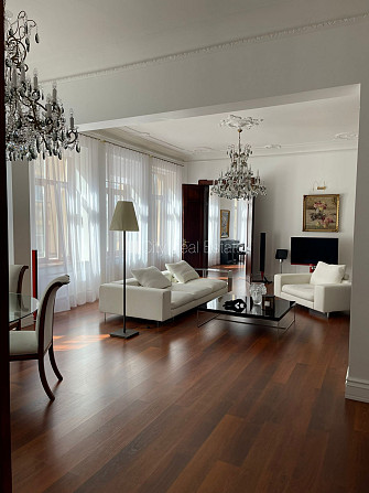 Pagalma māja, renovēta māja, labiekārtots apzaļumots pagalms, slēgts pagalms, kāpņu telpa Rīga - foto 6