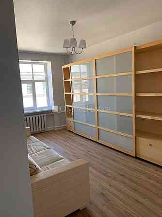 Фасадный дом, благоустроенный озеленённый двор, подъездная дорога покрыта Рига