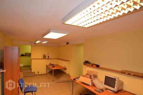 Nomā kvalitatīvas biroja telpas Rīgas centrā. Birojs atrodas 5. stāvā, iekšpagalma mājā, birojā iesp Рига