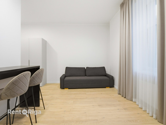 Mēbelēts Studio dzīvoklis Rīgas Centrā.  Tas atrodās restaurētā vēsturiskā jūgendstila Rīga - foto 3