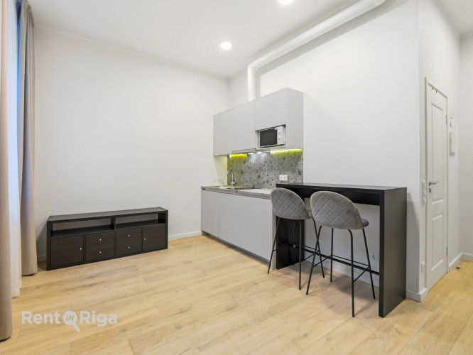 Mēbelēts Studio dzīvoklis Rīgas Centrā.  Tas atrodās restaurētā vēsturiskā jūgendstila Rīga - foto 1