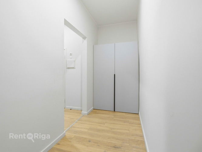 Mēbelēts Studio dzīvoklis Rīgas Centrā.  Tas atrodās restaurētā vēsturiskā jūgendstila Rīga - foto 6