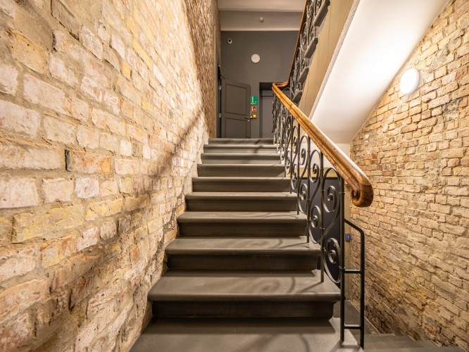 Mēbelēts Studio dzīvoklis Rīgas Centrā.  Tas atrodās restaurētā vēsturiskā jūgendstila Rīga - foto 8