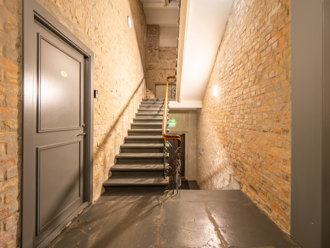 Mēbelēts Studio dzīvoklis Rīgas Centrā.  Tas atrodās restaurētā vēsturiskā jūgendstila Rīga - foto 7