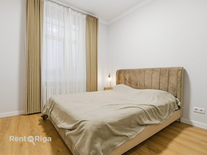 Pilnībā mēbelēts 2-istabu dzīvoklis jūgendstila ēkā Rīgas Centrā.  Krišjāņa Valdemāra Rīga - foto 1