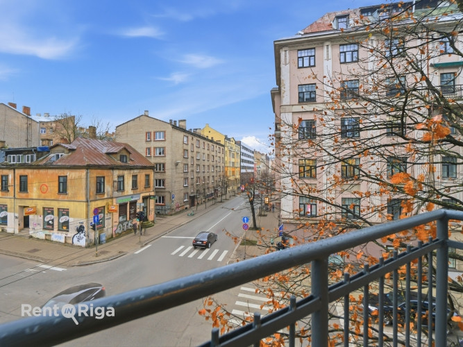 Mēbelēts Studio dzīvoklis Rīgas Centrā ar balkonu.  Dzīvoklis ietver dzīvojamo istabu, kas Rīga - foto 2