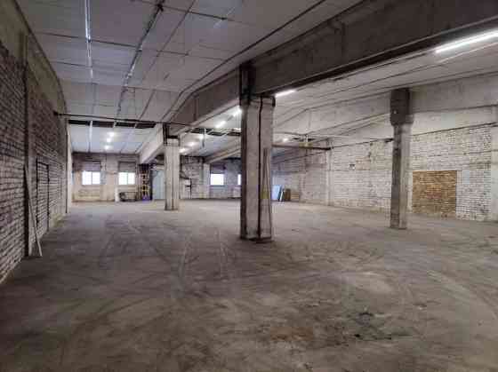 Sausas noliktavas telpas ar rampu.  Noliktava labā stāvoklī. Ēka renovēta, jauni elektrības vadi, lī Рига