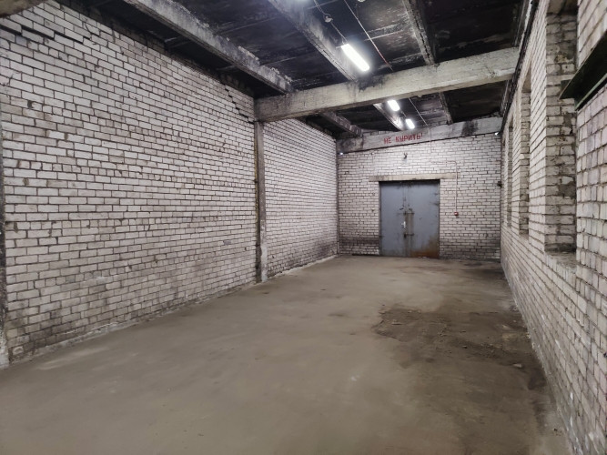 Sausas noliktavas telpas ar rampu.  Noliktava labā stāvoklī. Ēka renovēta, jauni elektrības vadi, lī Рига - изображение 3