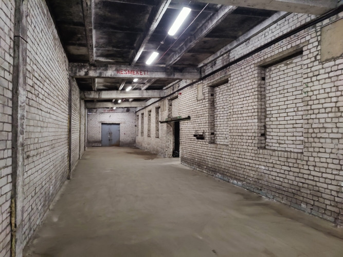 Sausas noliktavas telpas ar rampu.  Noliktava labā stāvoklī. Ēka renovēta, jauni elektrības vadi, lī Рига - изображение 4
