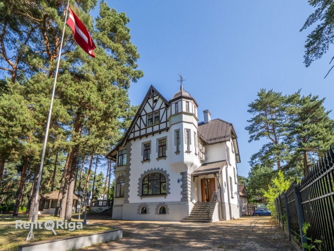 Ekskluzīvā Mežaparka sirdī, Sudrabu Edžus ielā 1, ilgtermiņa nomai tiek piedāvāta viena no Rīga - foto 1