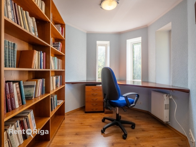 Ekskluzīvā Mežaparka sirdī, Sudrabu Edžus ielā 1, ilgtermiņa nomai tiek piedāvāta viena no Rīga - foto 9