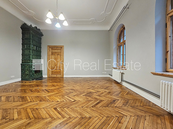 Pagalma ēka, renovēta māja, slēgts pagalms, ieeja no ielas un pagalma, kāpņu telpa pēc Rīga - foto 4