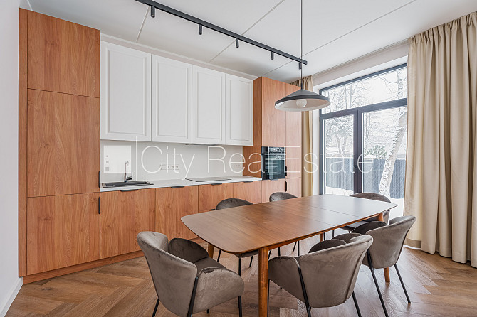 Jaunceltne, pagalma ēka, labiekārtots apzaļumots pagalms, iežogota teritorija, vieta Rīga - foto 11